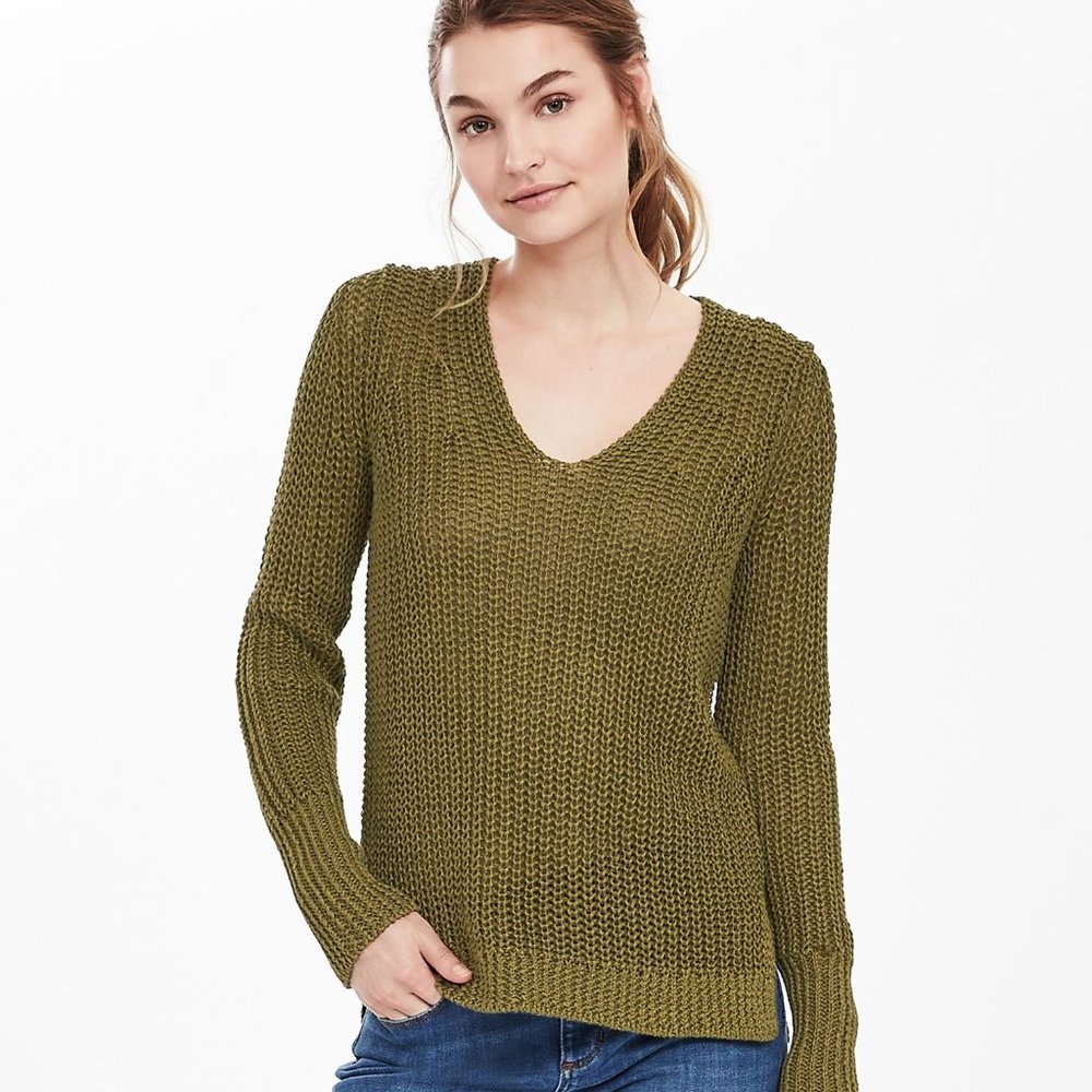 Banana Republic Italian Linen Chunky Vee Sweater